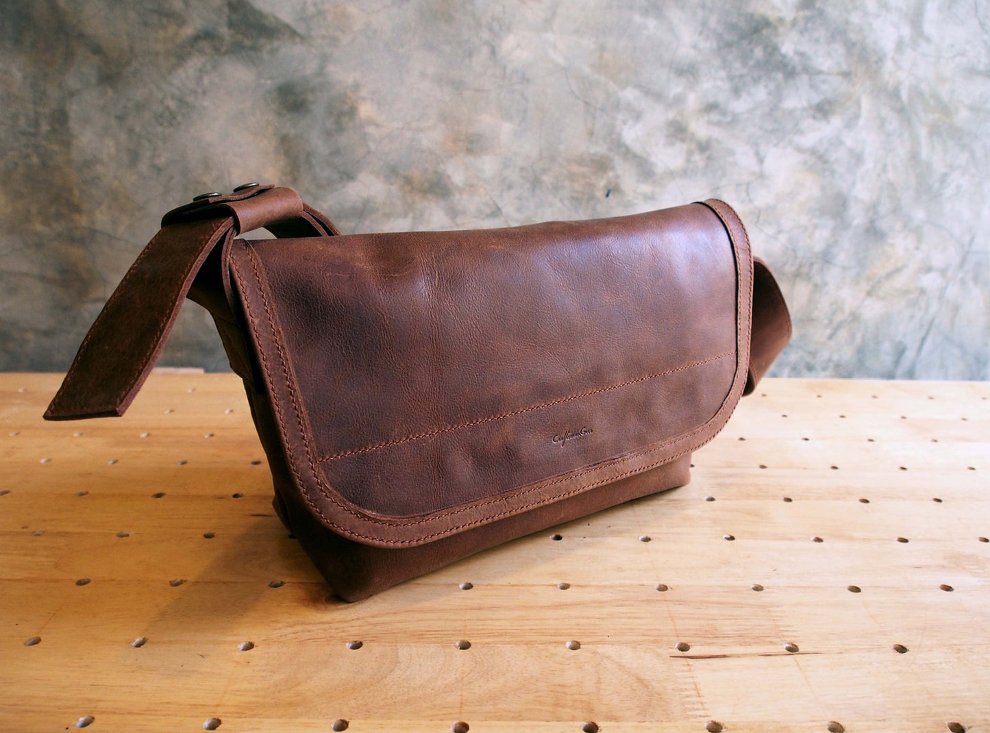 Small Samui Messenger Bag