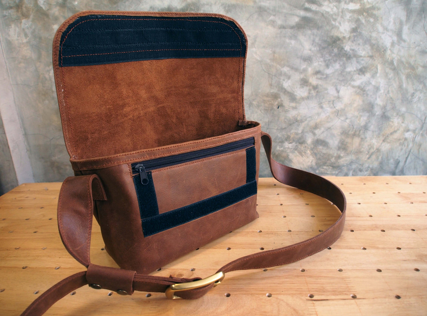 Small Samui Messenger Bag