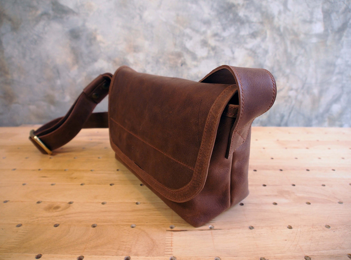 Small Samui Messenger Bag