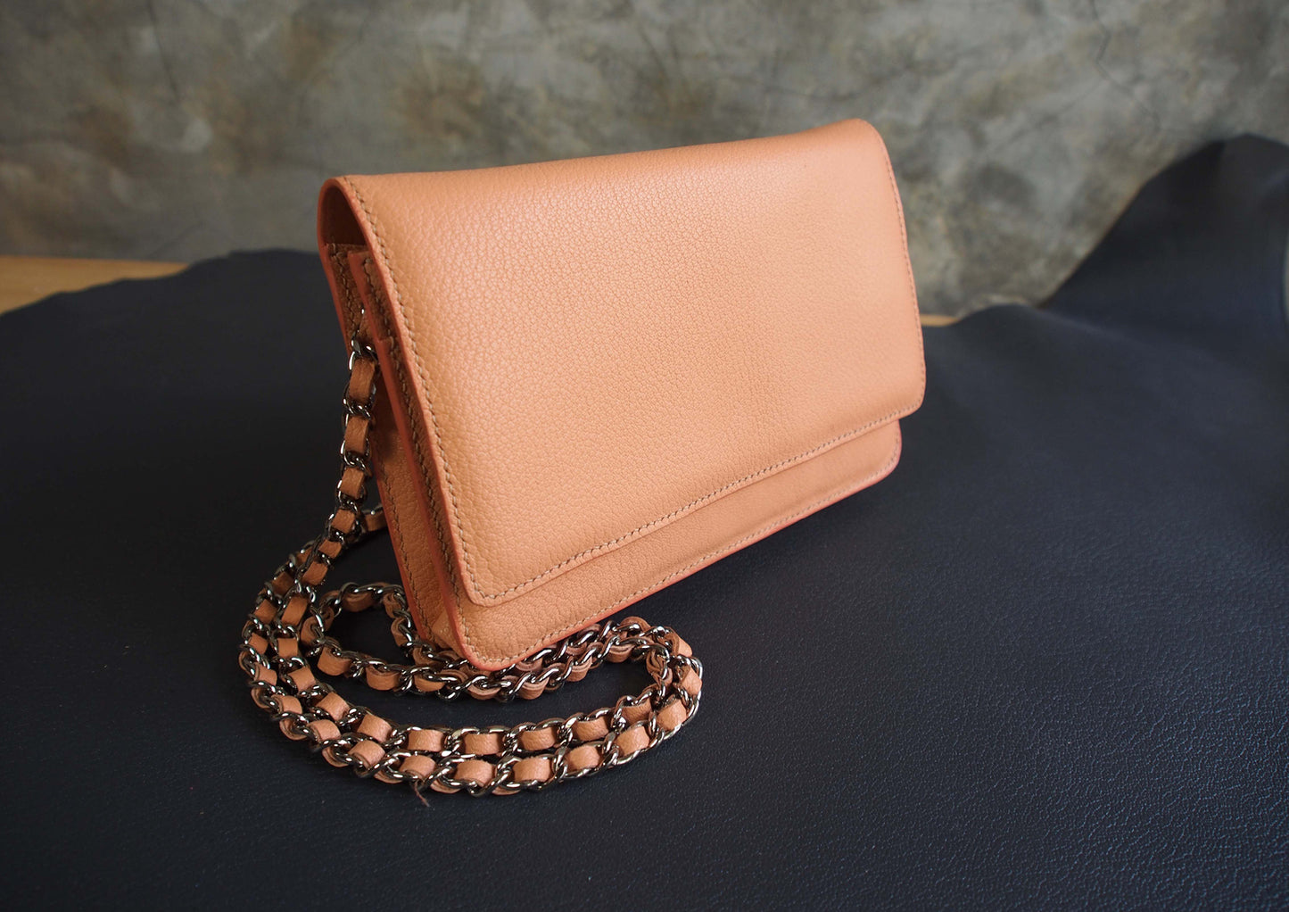 Wallet on Chain Leather Pattern
