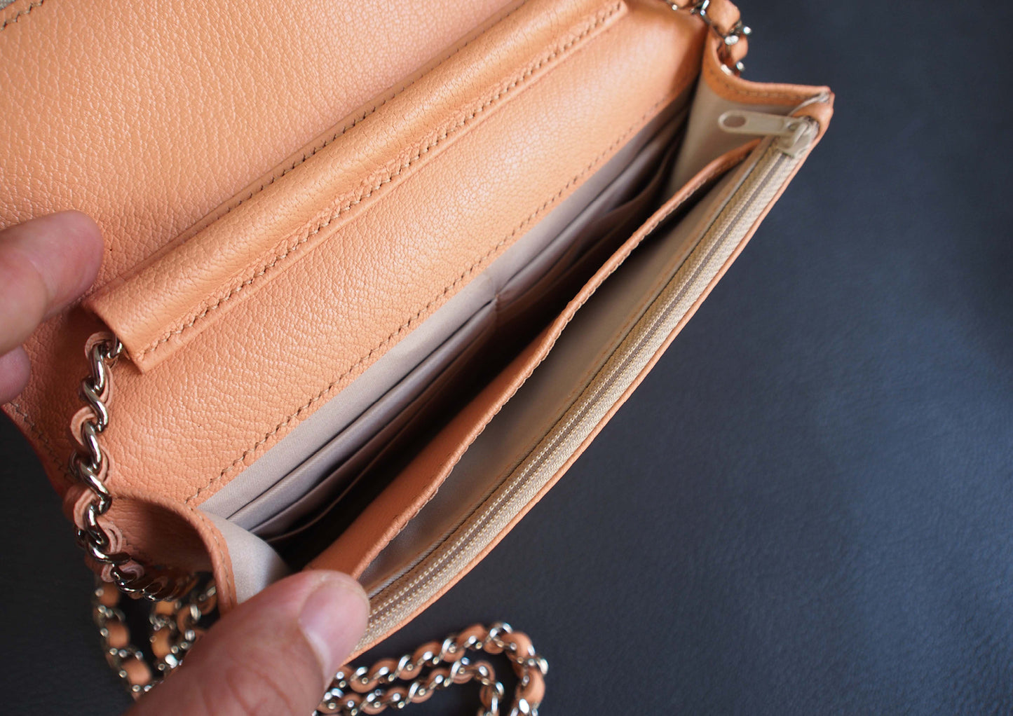 Wallet on Chain Leather Pattern
