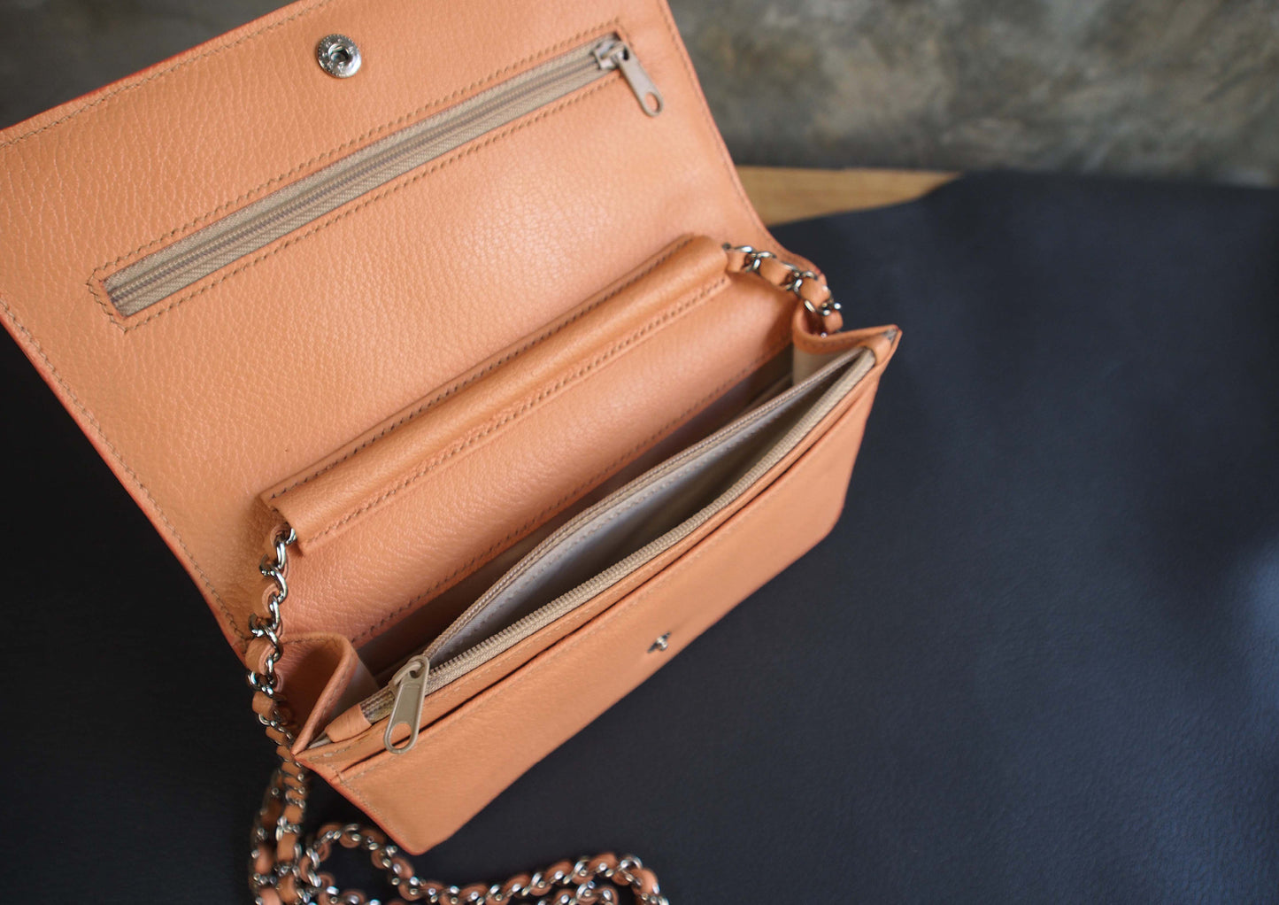 Wallet on Chain Leather Pattern